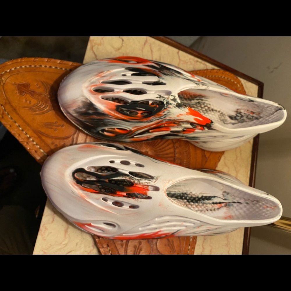 Foam shoes for men or women